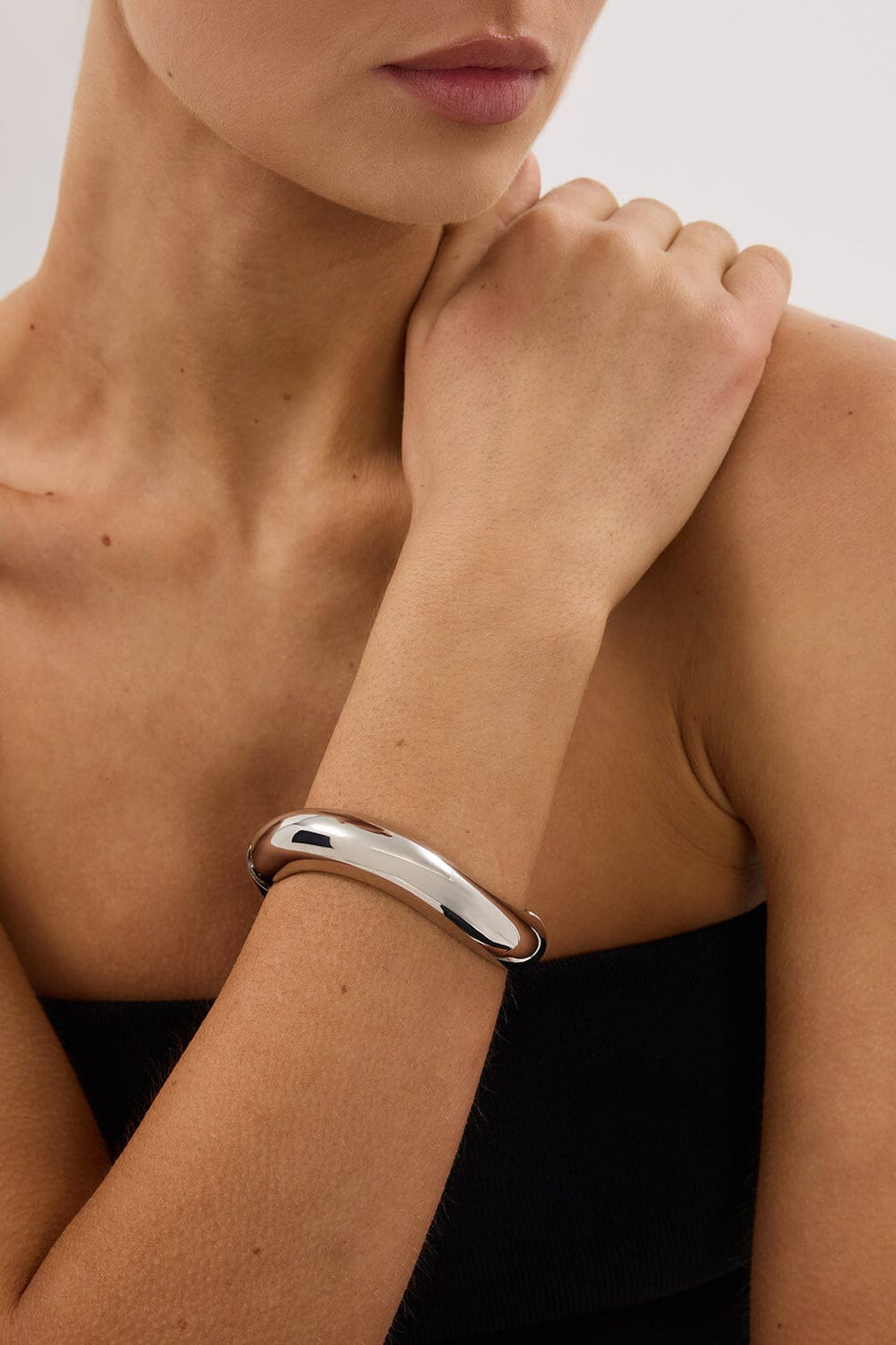 ANNA ROSSI MEDIUM WARPED BANGLE SILVER Accessories DISSH Boutiques
