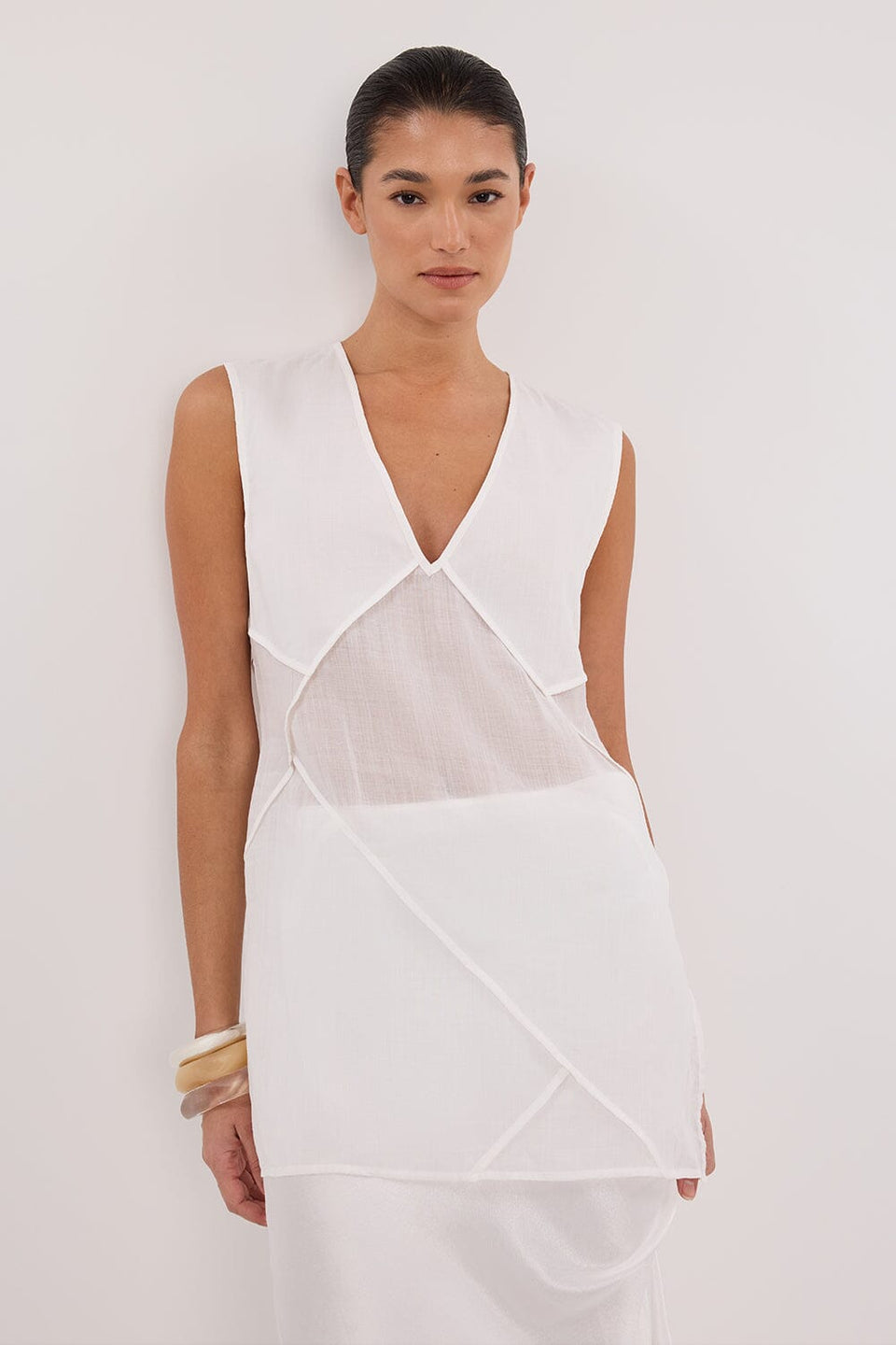 CARMEL WHITE RAMIE V NECK TOP Clothing DISSH Boutiques