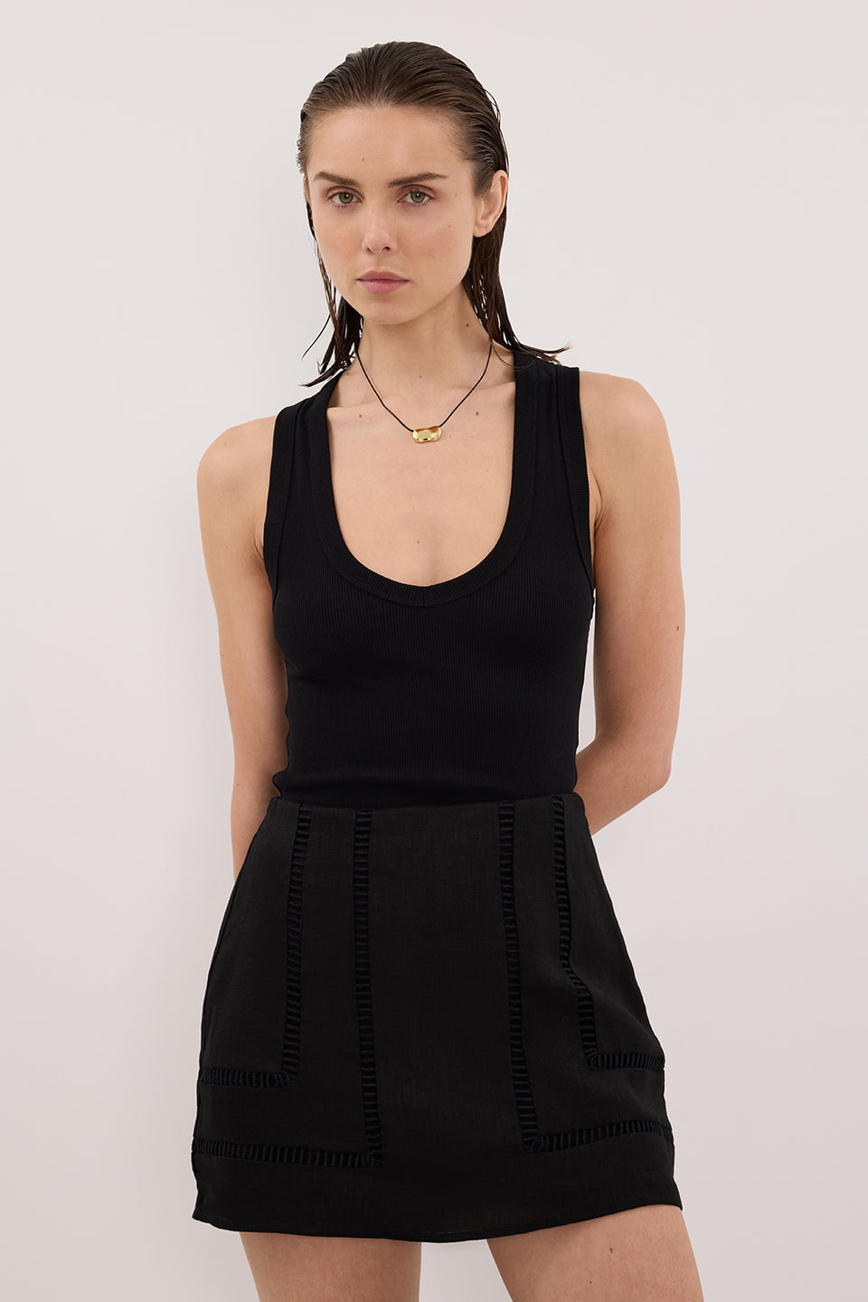 LINDSAY BLACK LINEN SKORT Clothing DISSH Boutiques