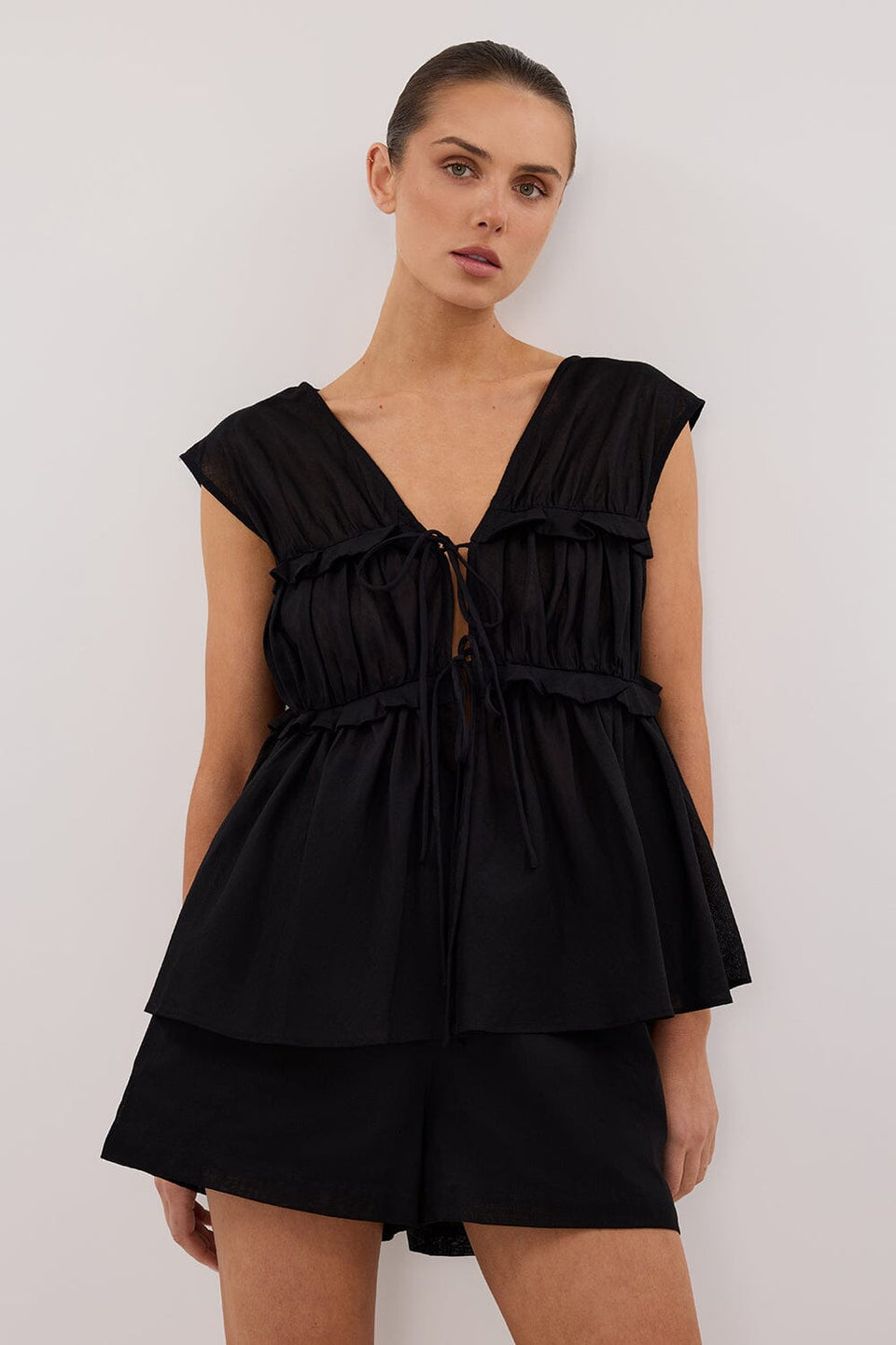 QUINN BLACK LINEN SHORT Clothing DISSH Boutiques 16 BLACK