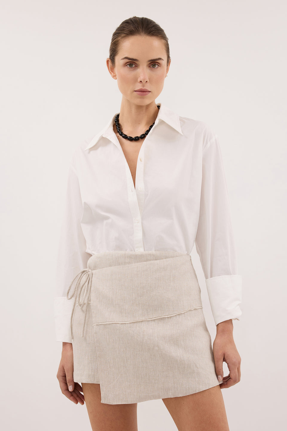 RENNA NATURAL WRAP LINEN SKORT