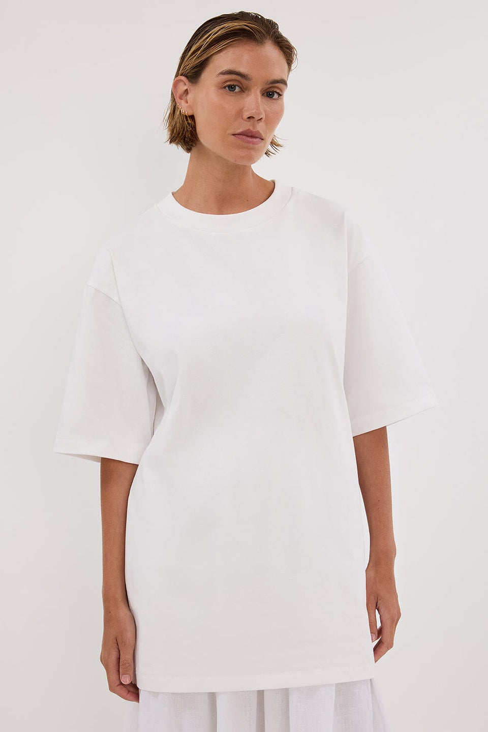 NOAH WHITE LONGLINE TEE Clothing DISSH Boutiques