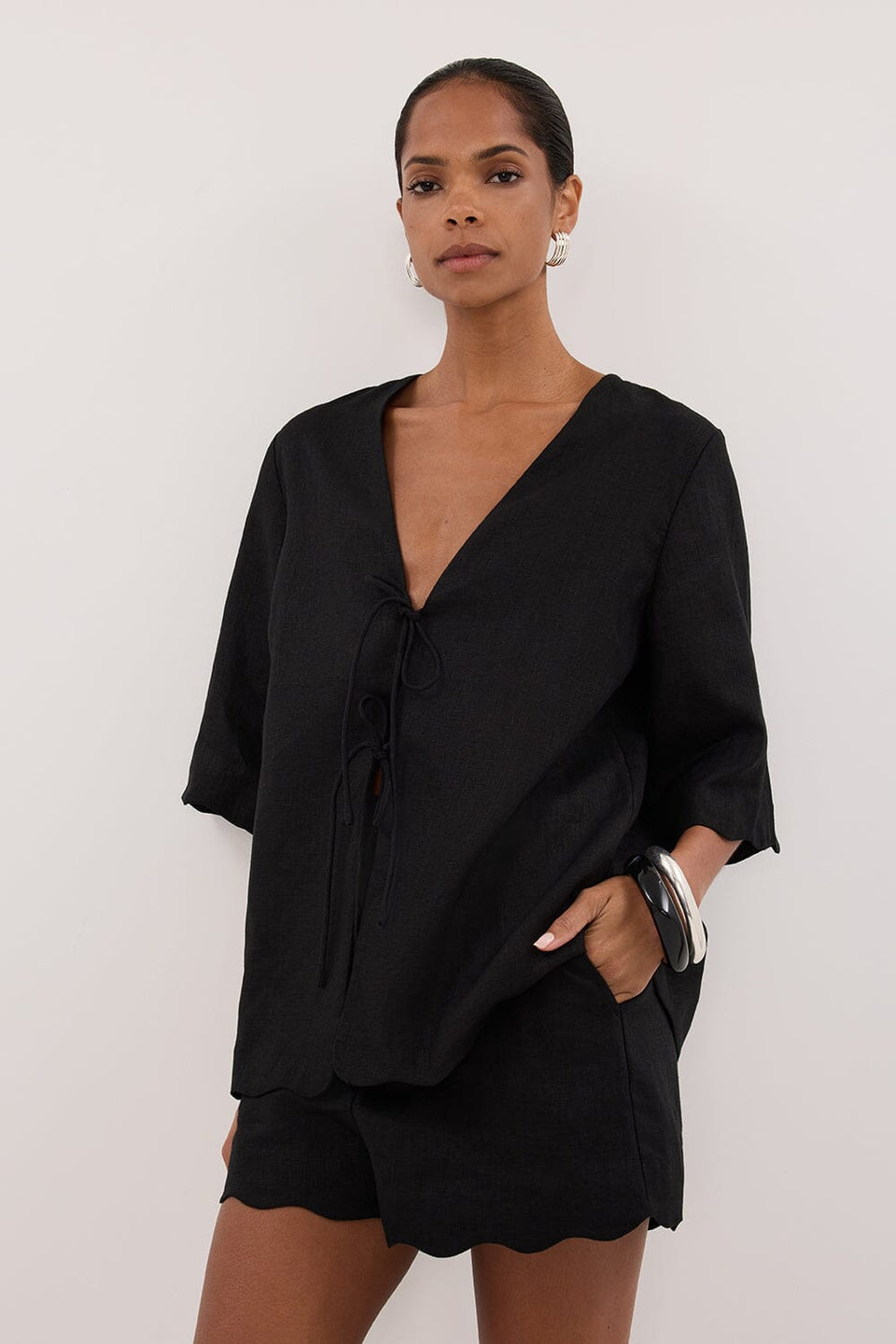 LELA BLACK LINEN SHORT Clothing DISSH Boutiques