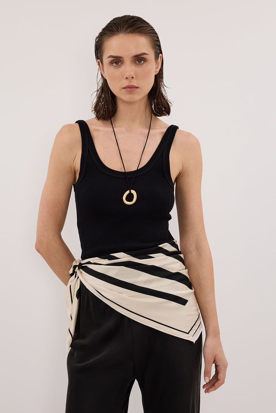 PHOEBE BLACK SLEEVELESS SCOOP NECK TANK Clothing DISSH Boutiques