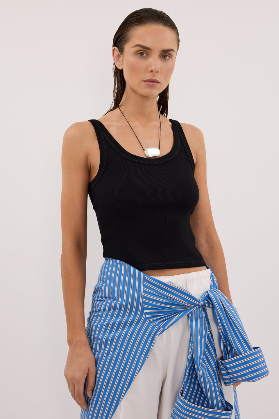 PHOEBE BLACK SLEEVELESS SCOOP NECK TANK Clothing DISSH Boutiques