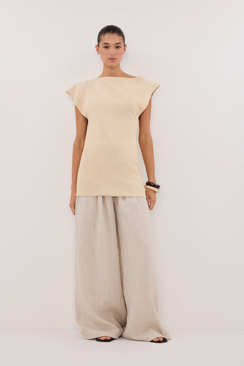 LIA NATURAL SLEEVELESS KNIT TOP Clothing DISSH Boutiques XS NATURAL