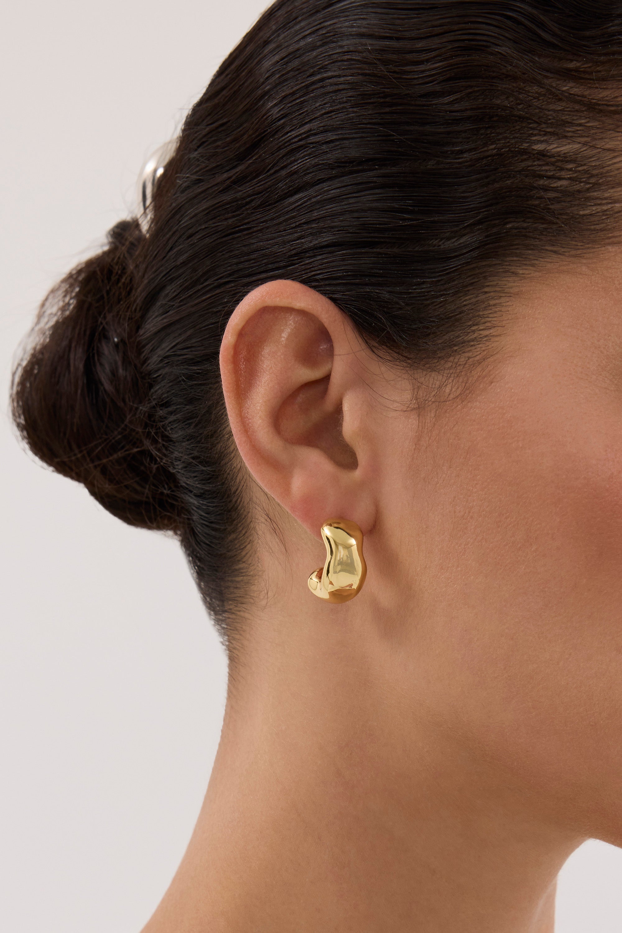 ANNA ROSSI TEXTURED GOLD HALF HOOP