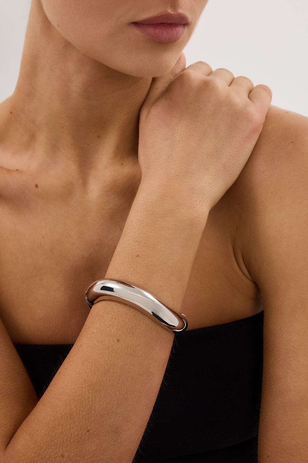 ANNA ROSSI MEDIUM WARPED BANGLE SILVER Accessories DISSH Boutiques 