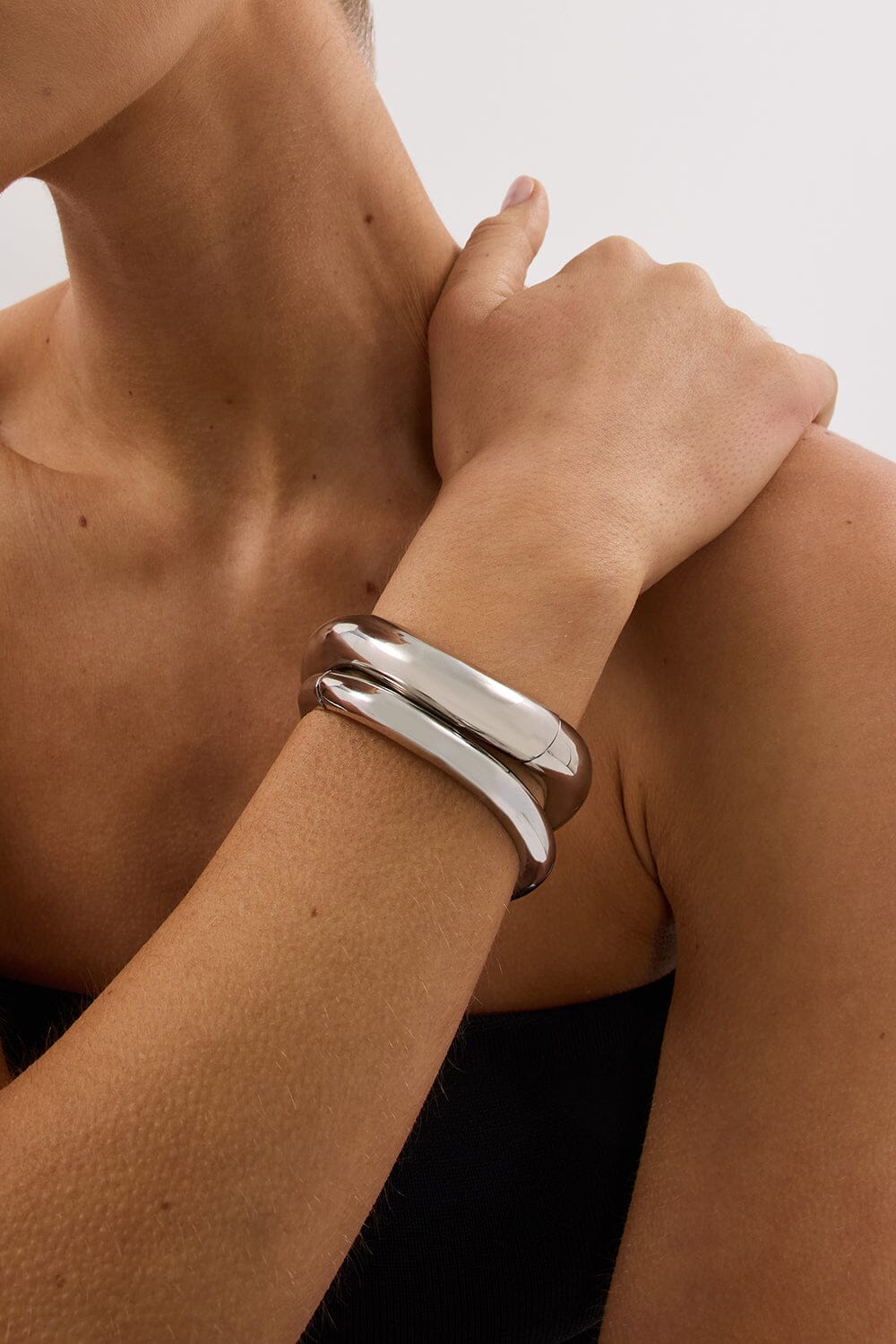 ANNA ROSSI MEDIUM WARPED BANGLE SILVER Accessories DISSH Boutiques 