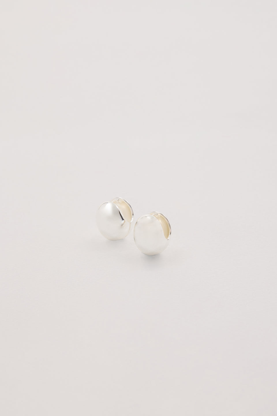 ANNA ROSSI LIGHT SILVER ORBIT HOOP