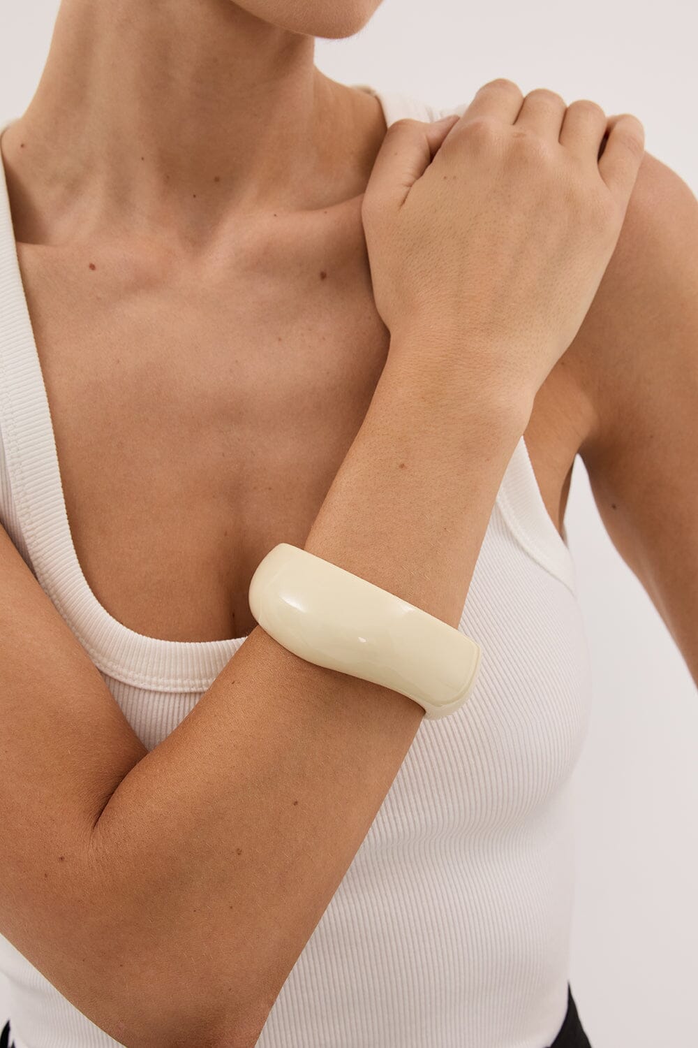 ANNA ROSSI MAKE A STATEMENT BANGLE GREY