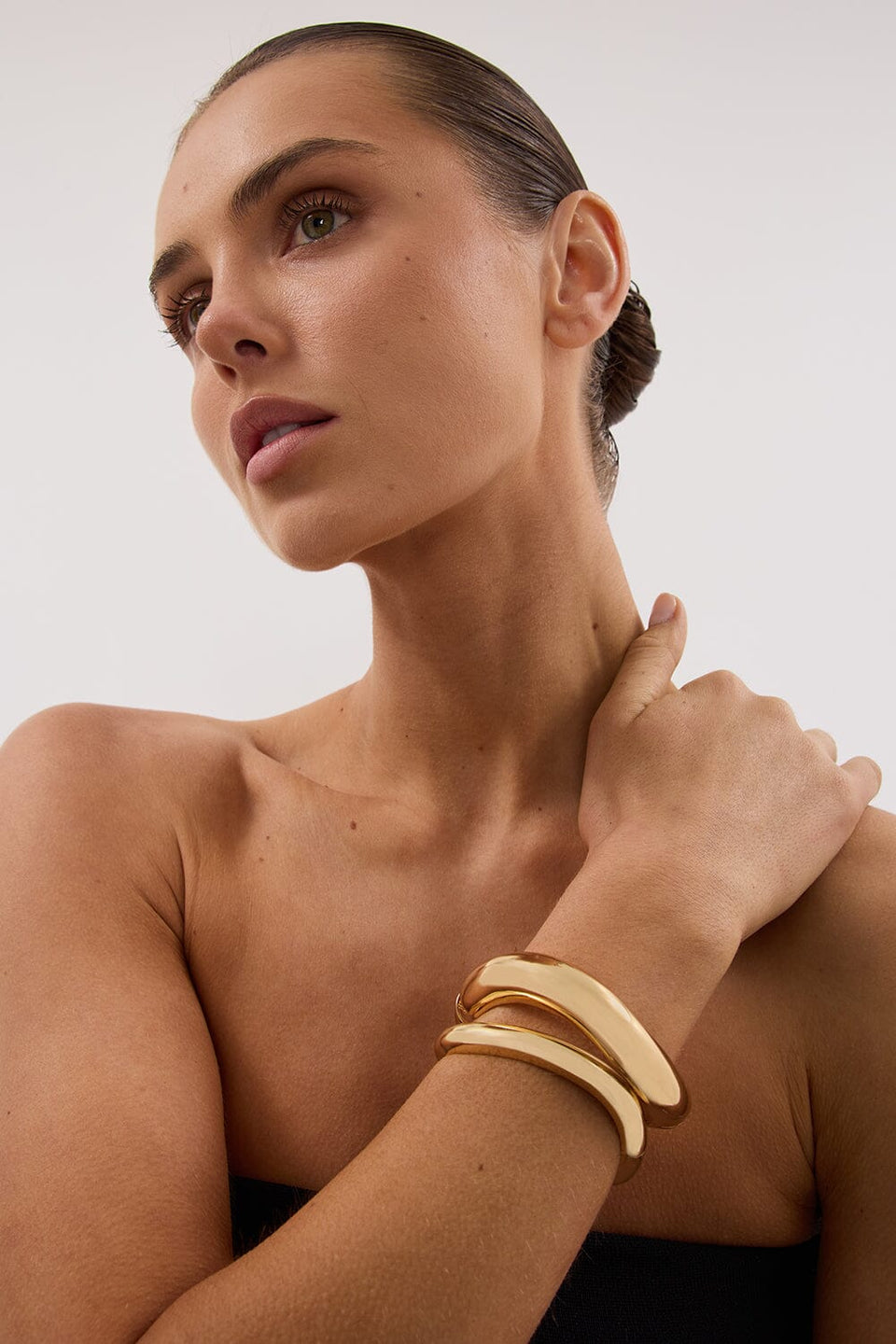 ANNA ROSSI THIN WARPED BANGLE GOLD Accessories DISSH Boutiques 