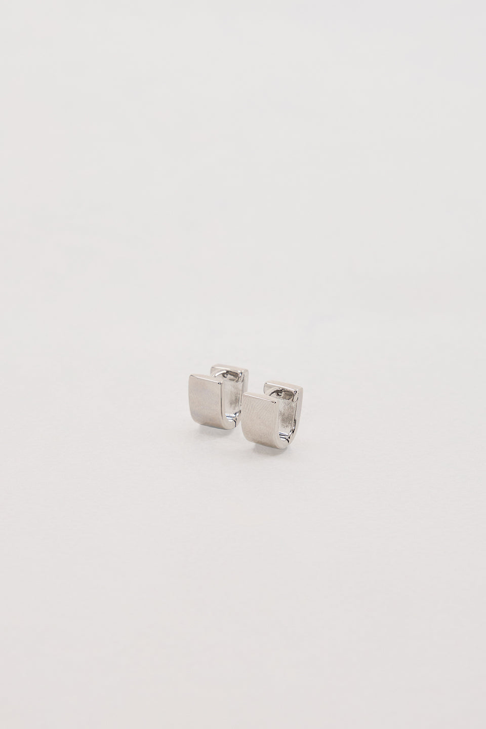 ANNA ROSSI WRAP HUGGIE RHODIUM SILVER