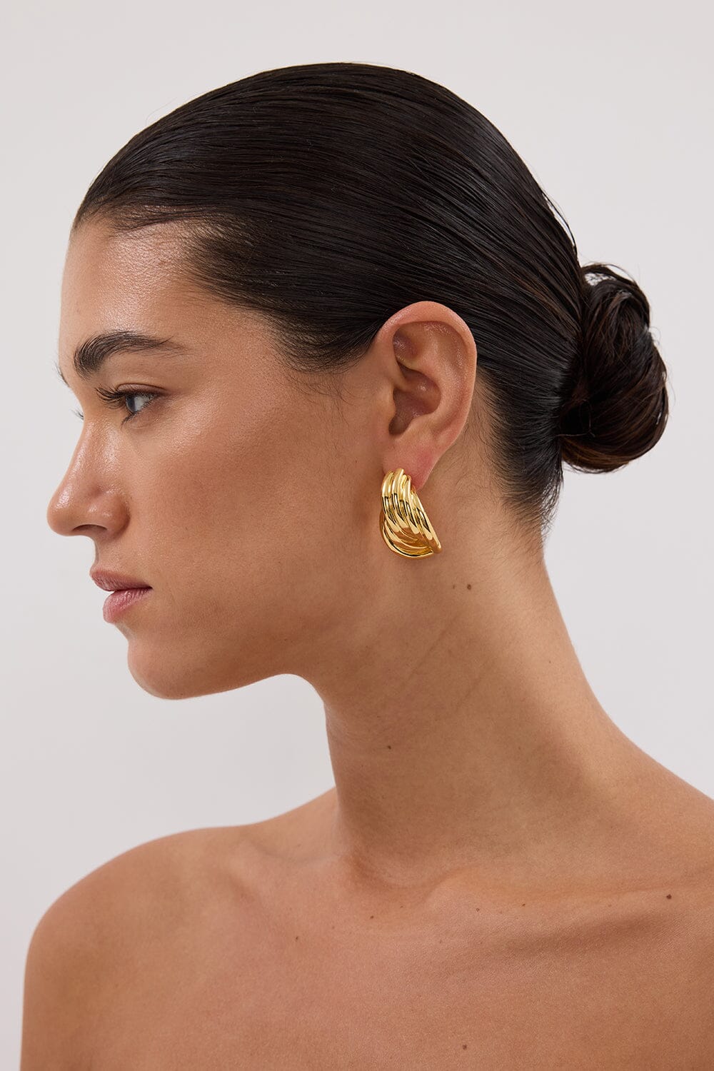 AMBER SCEATS QUINLAN EARRING GOLD Accessories DISSH Boutiques 