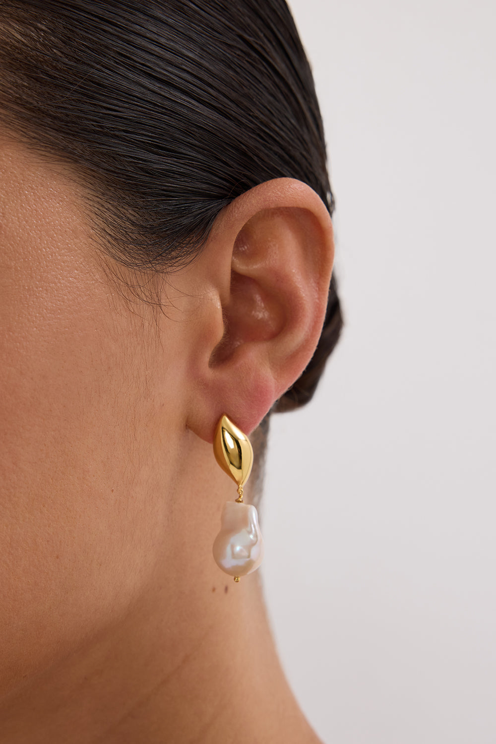 AMBER SCEATS ISOLA EARRING GOLD Accessories DISSH Boutiques 