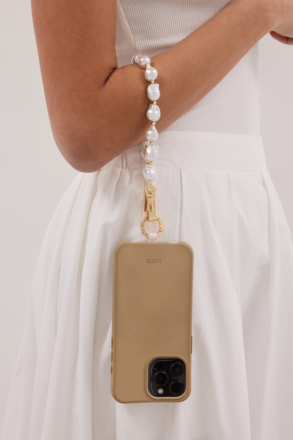 LOUVE COLLECTION IVORY DAISY WRISTLET Accessories DISSH Boutiques O/S IVORY 