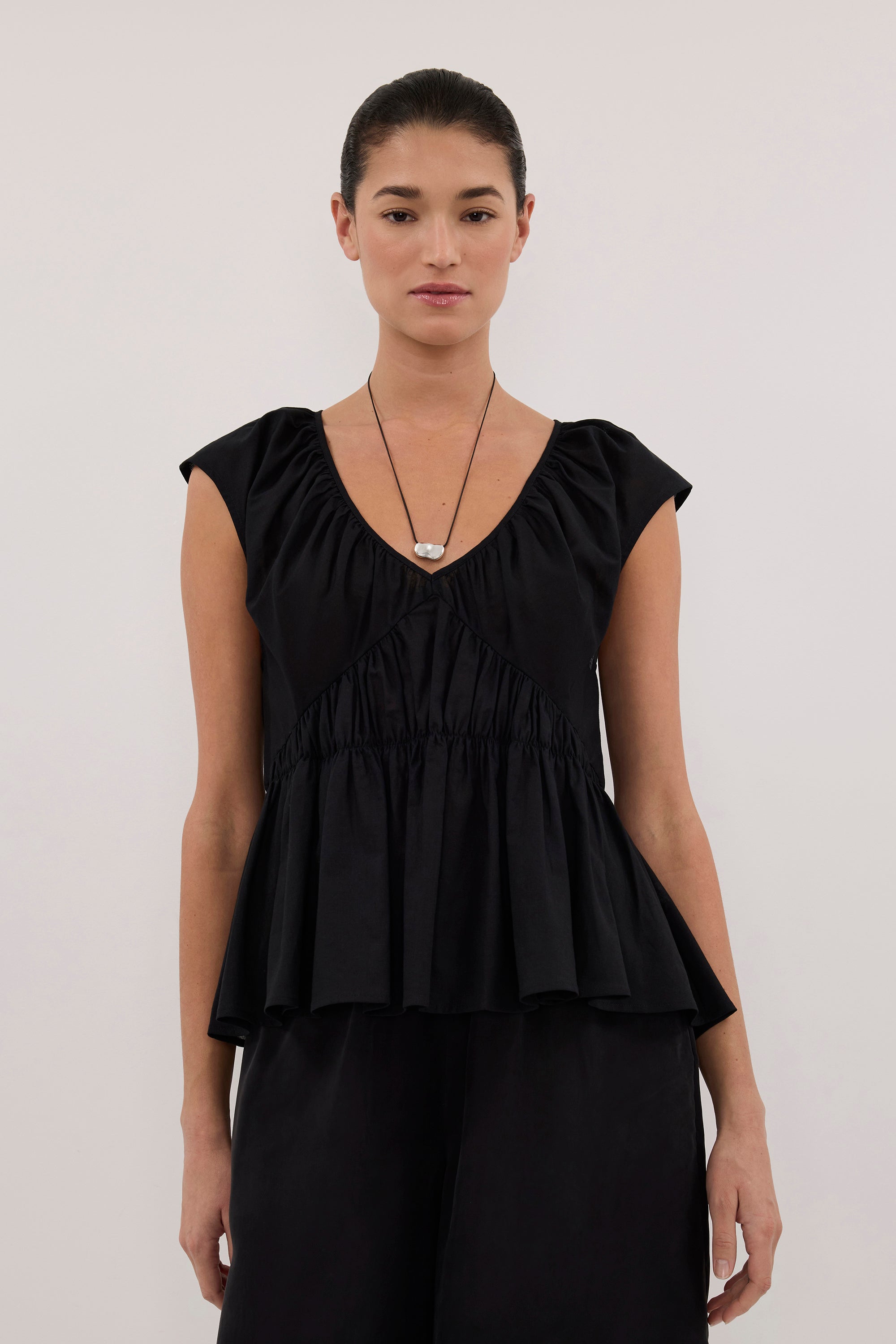 BILLIE BLACK LINEN BLEND TOP