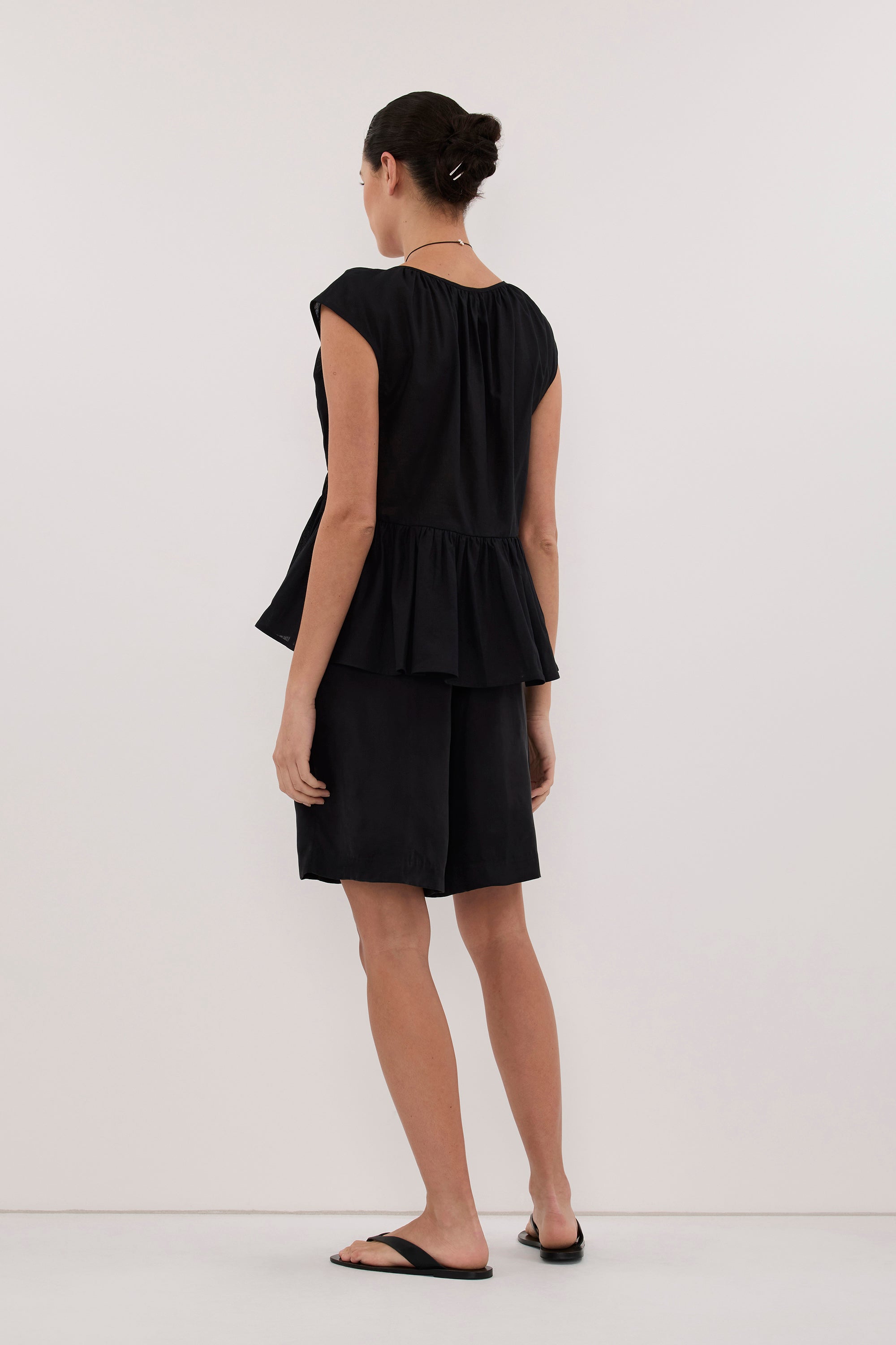 BILLIE BLACK LINEN BLEND TOP
