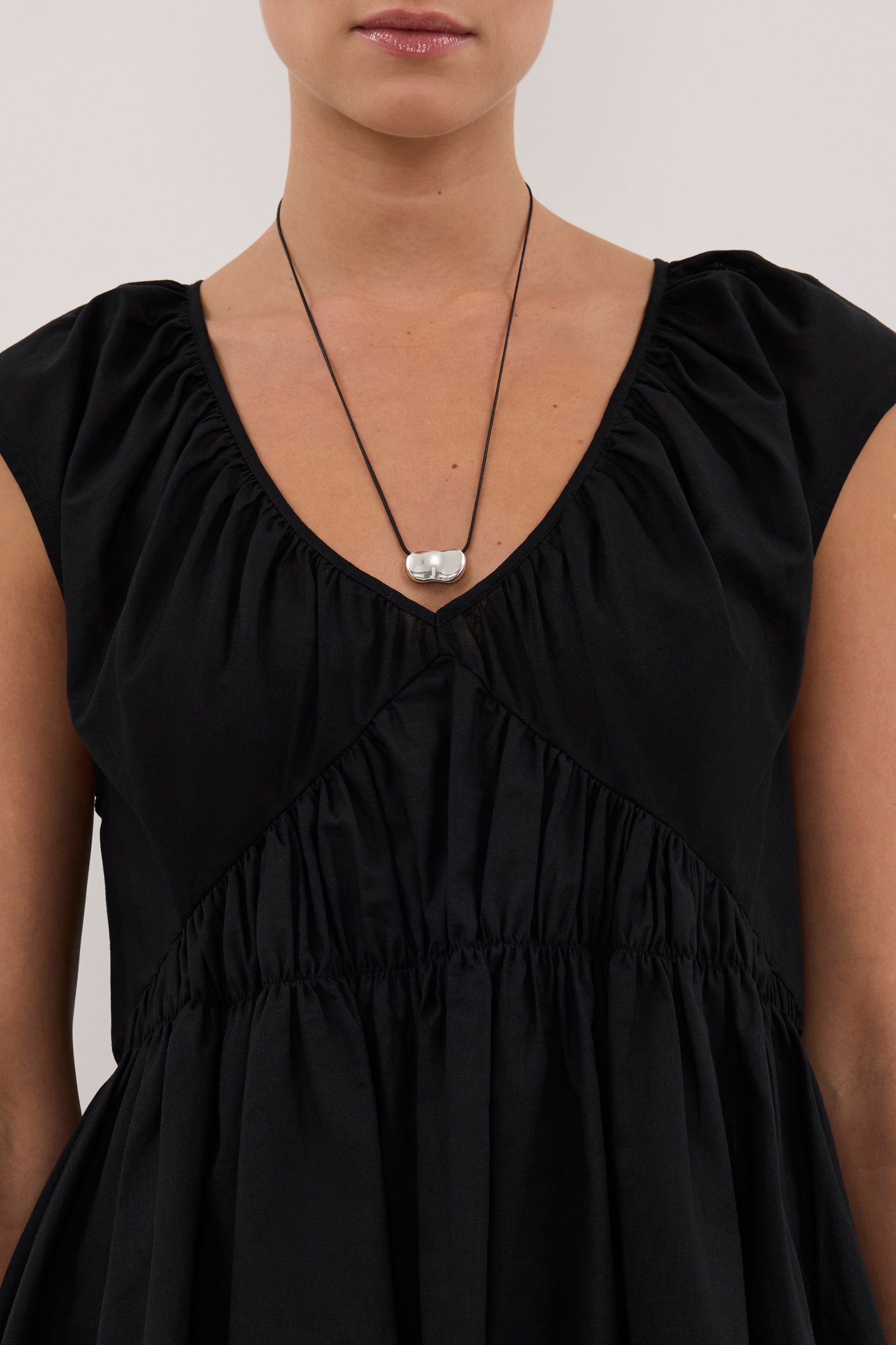BILLIE BLACK LINEN BLEND TOP