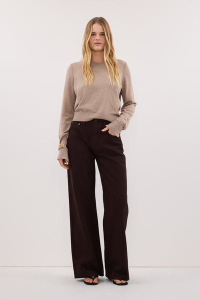 Zoe wearing REAGAN 2.0 BURNT CHOC SLOUCHY JEAN