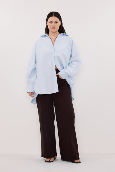 Jasmine wearing REAGAN 2.0 BURNT CHOC SLOUCHY JEAN