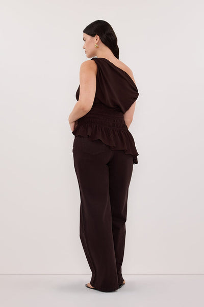 Jasmine wearing REAGAN 2.0 BURNT CHOC SLOUCHY JEAN
