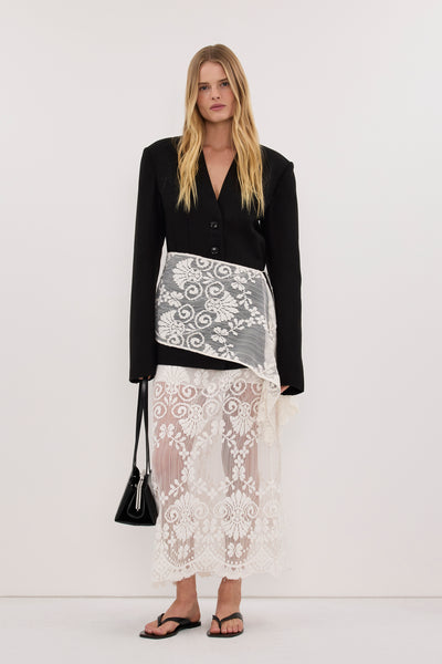 Zoe wearing REINA IVORY LACE SCARF