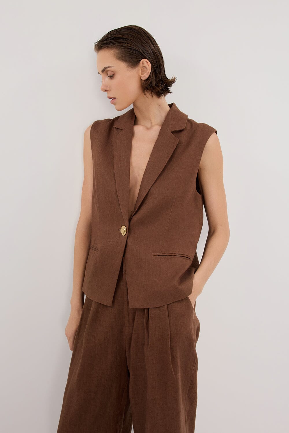 SELAH FONDANT LINEN SLEEVELESS VEST Clothing DISSH Boutiques 