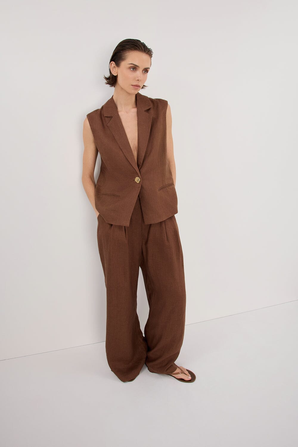 SELAH FONDANT LINEN SLEEVELESS VEST Clothing DISSH Boutiques 