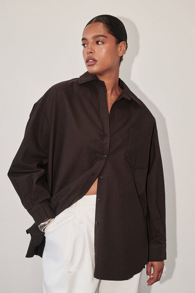 Amanda wearing RHEA 2.0 BURNT CHOC OVERSIZED COTTON SHIRT