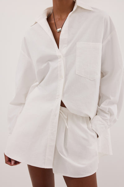 Jasmine wearing RHEA 2.0 WHITE OVERSIZED COTTON SHIRT