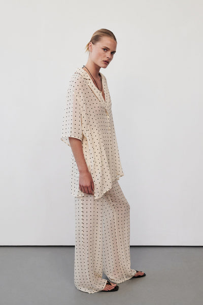 Zoe wearing VANESSA SANDSTONE OVERSIZED SHORT SLEEVE RESORT SHIRT