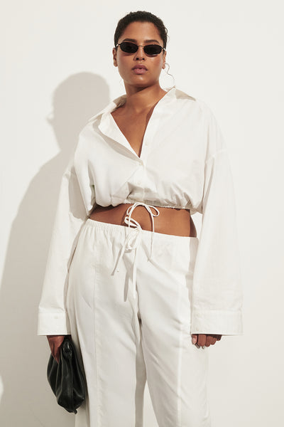 Amanda wearing CALI WHITE COTTON CROPPED SHIRT