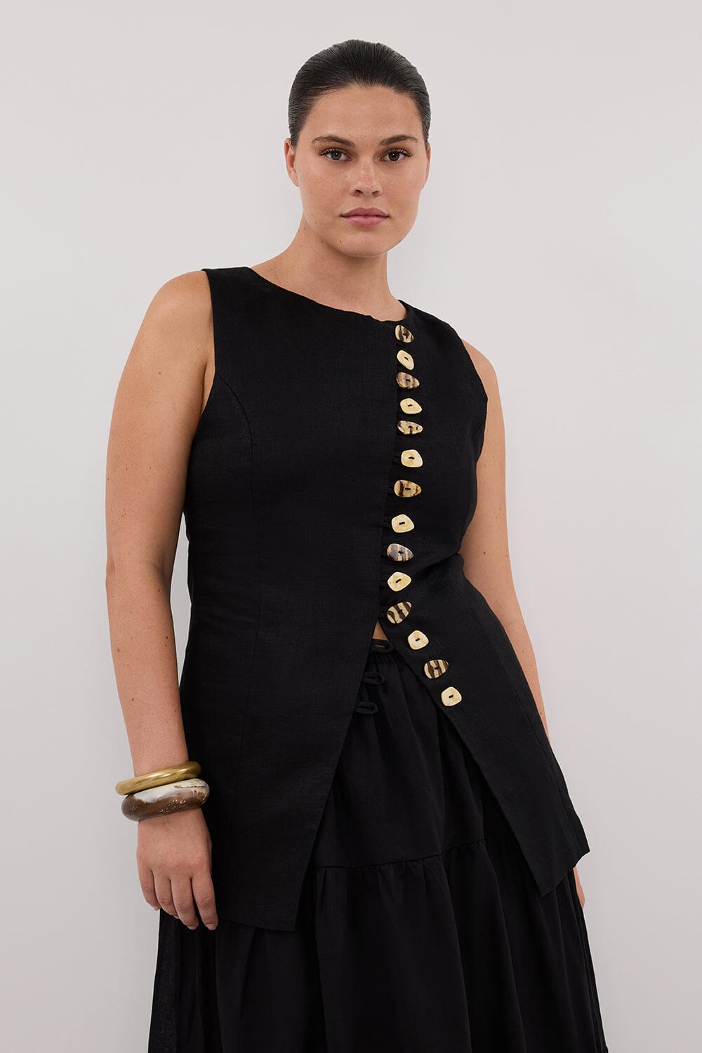 BAYLEE BLACK SLEEVELESS LINEN TOP Clothing DISSH Boutiques 