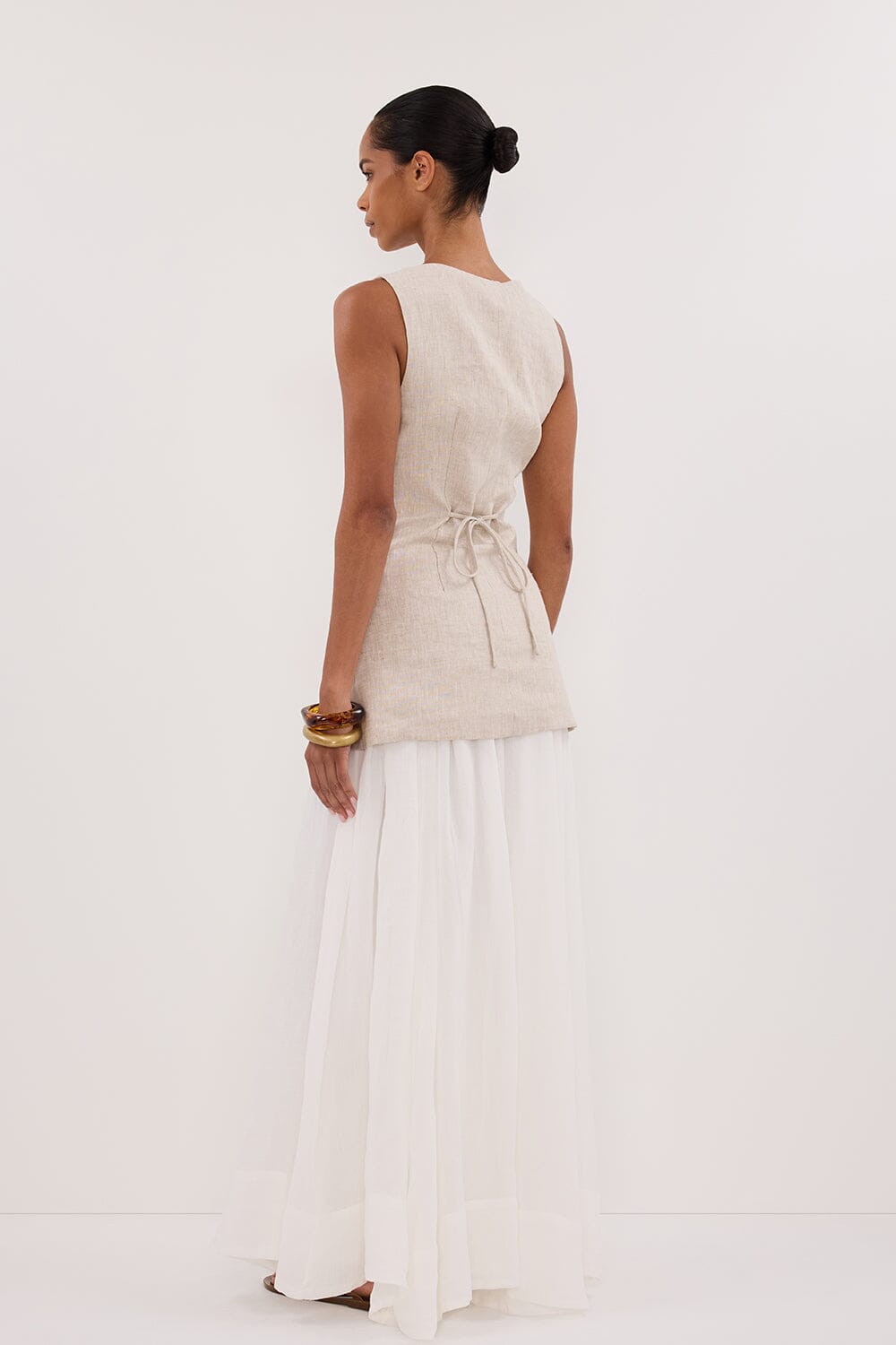 BAYLEE NATURAL SLEEVELESS LINEN TOP Clothing DISSH Boutiques 