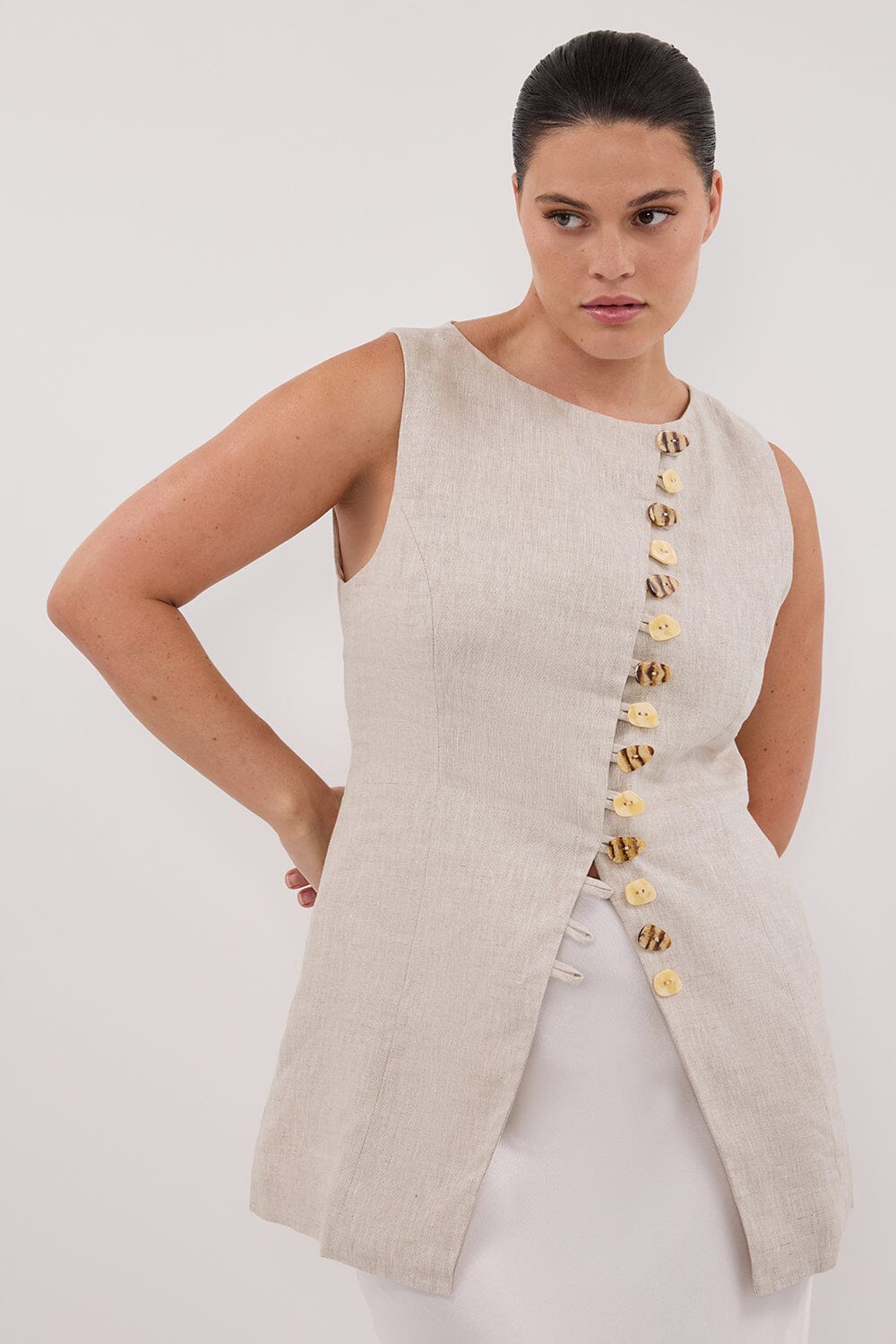 BAYLEE NATURAL SLEEVELESS LINEN TOP Clothing DISSH Boutiques 