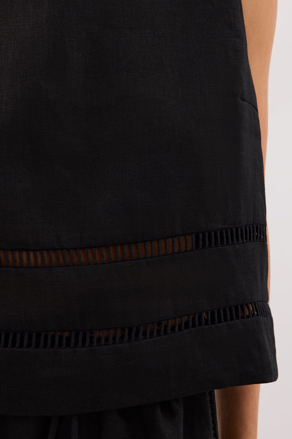 LINDSAY BLACK LINEN BOXY TOP Clothing DISSH Boutiques 