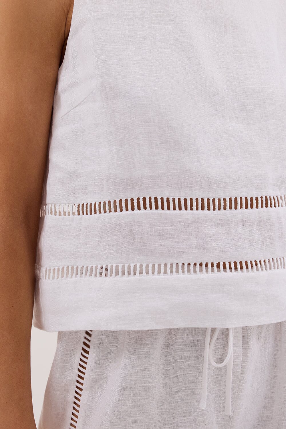 LINDSAY WHITE LINEN BOXY TOP Clothing DISSH Boutiques 