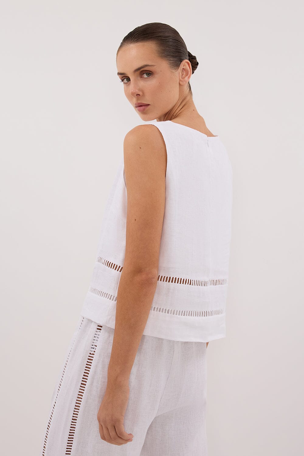 LINDSAY WHITE LINEN BOXY TOP Clothing DISSH Boutiques 