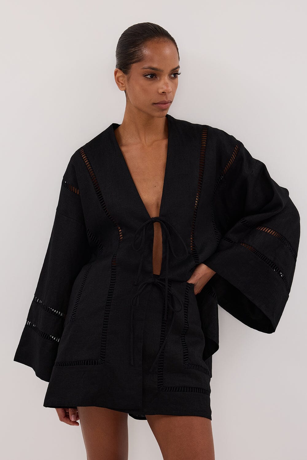 LINDSAY BLACK LINEN KIMONO TOP Clothing DISSH Boutiques 