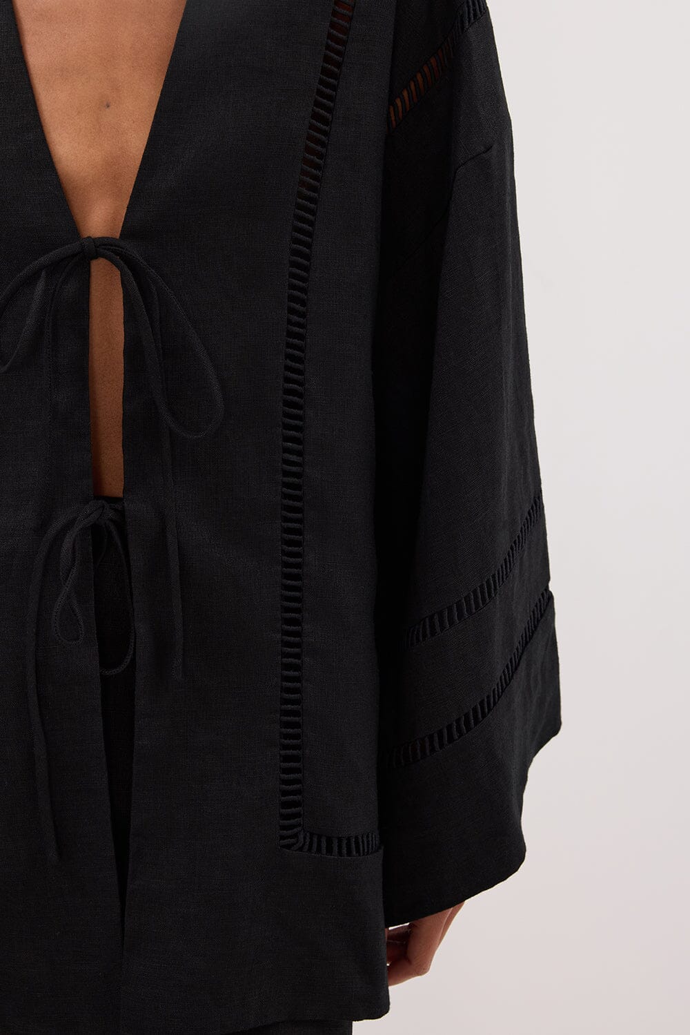 LINDSAY BLACK LINEN KIMONO TOP Clothing DISSH Boutiques 