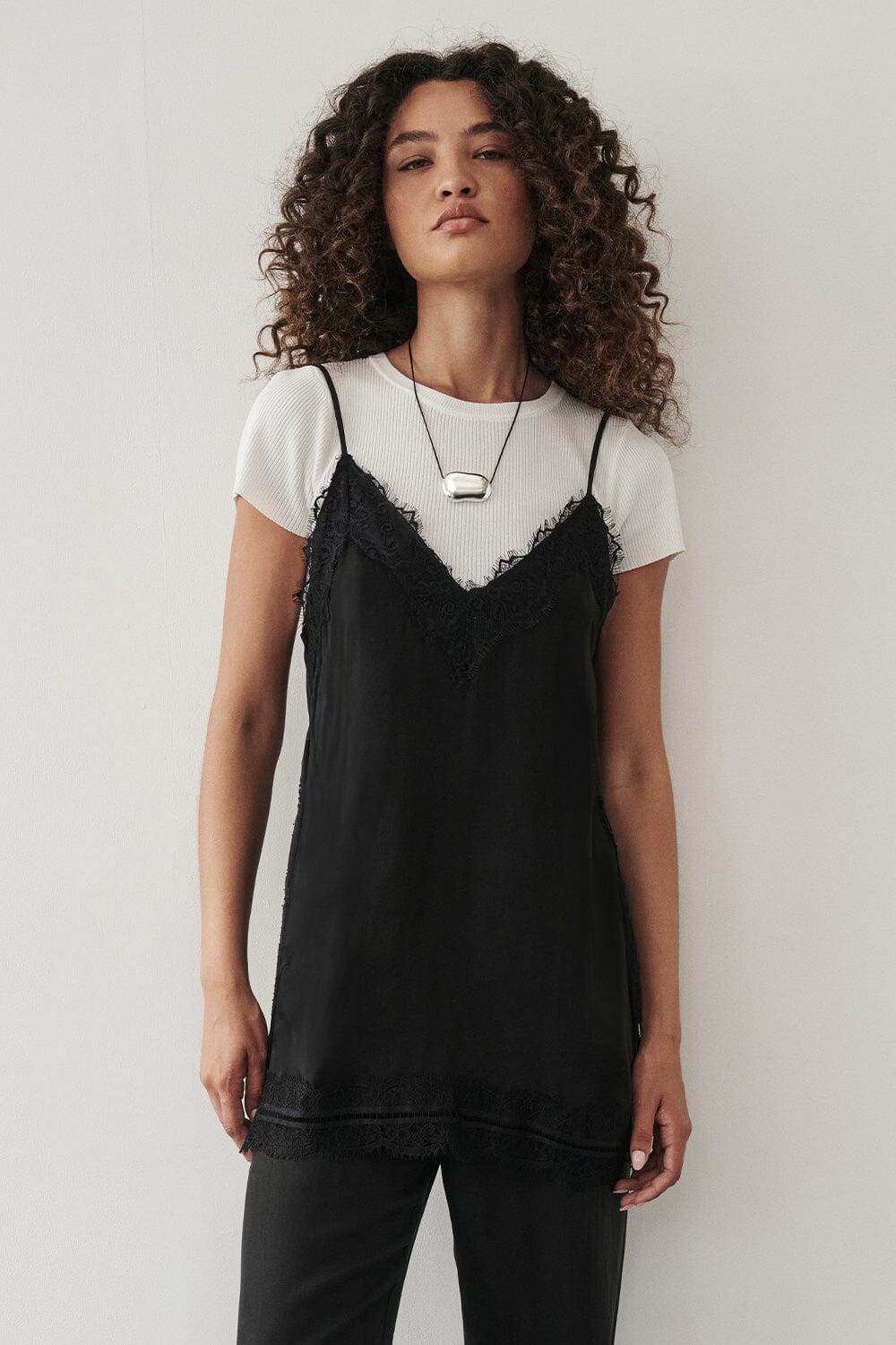 ANDREA BLACK SLEEVELESS LACE CAMI TOP Clothing DISSH Boutiques 