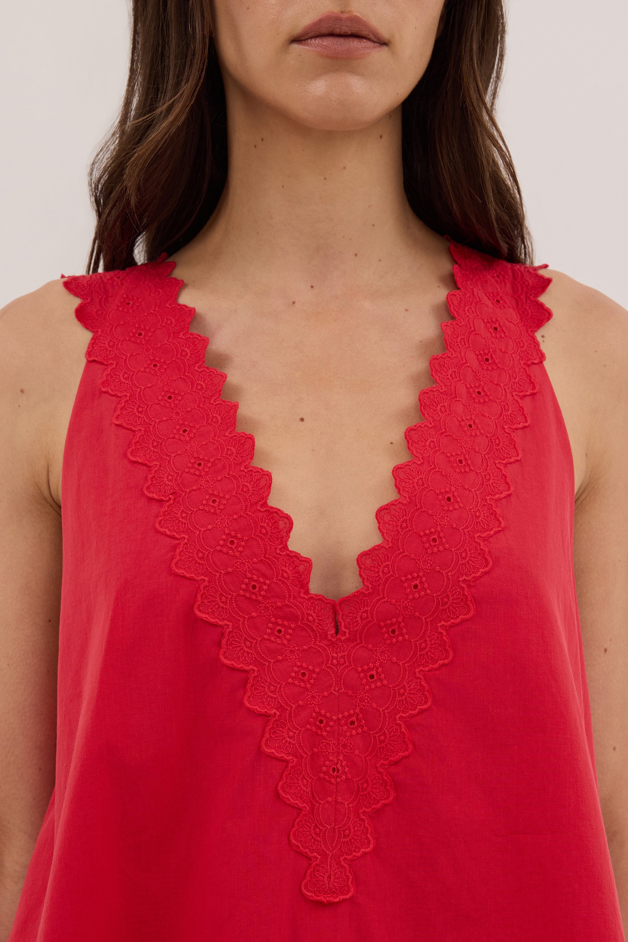 ANNABEL RED V NECK TOP
