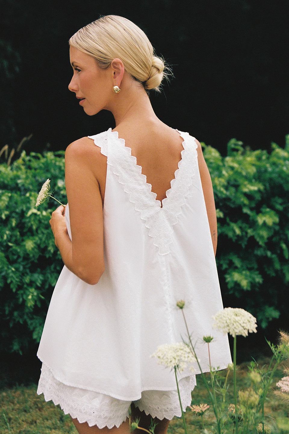 ANNABEL WHITE V NECK TOP