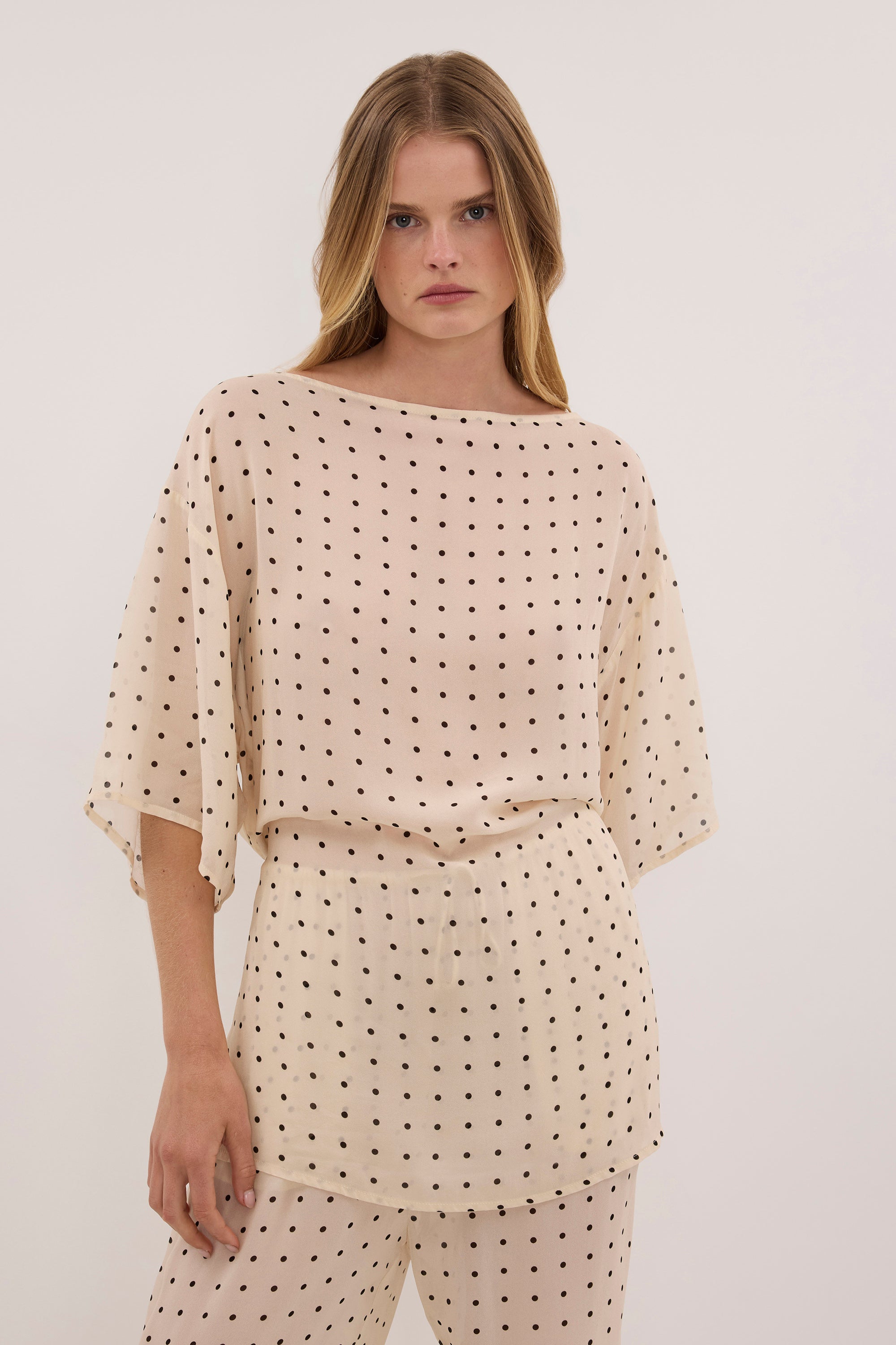 VANESSA SANDSTONE SPOT PRINT TEE