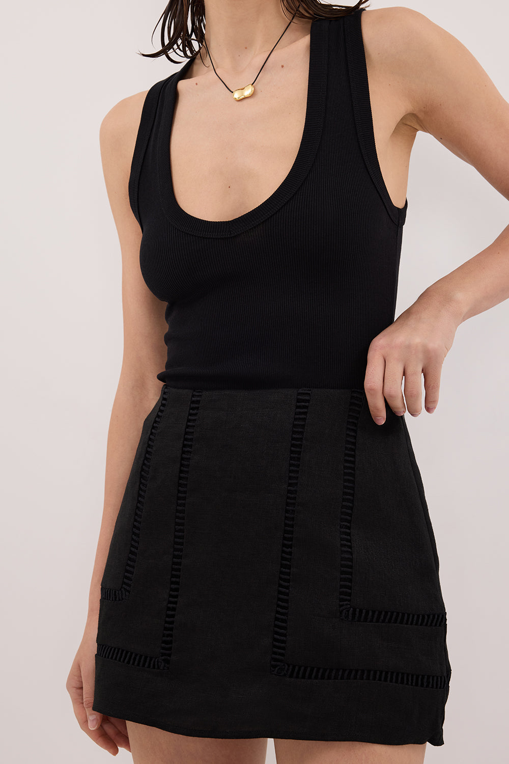 LINDSAY BLACK LINEN SKORT Clothing DISSH Boutiques 