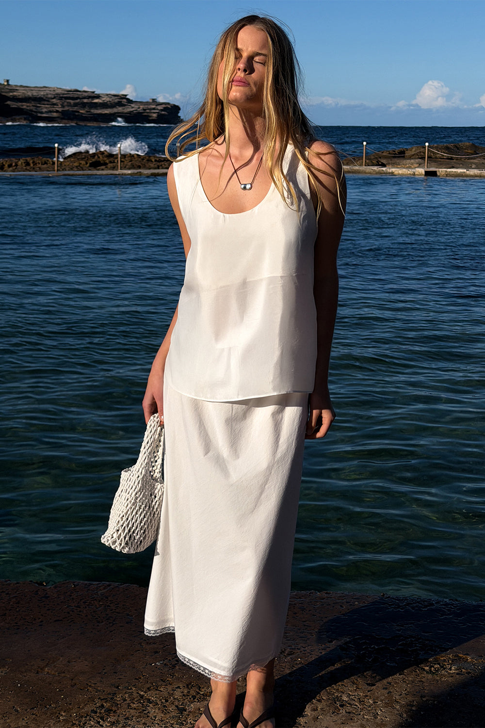 ROSIN WHITE KNEE LENGTH SKIRT