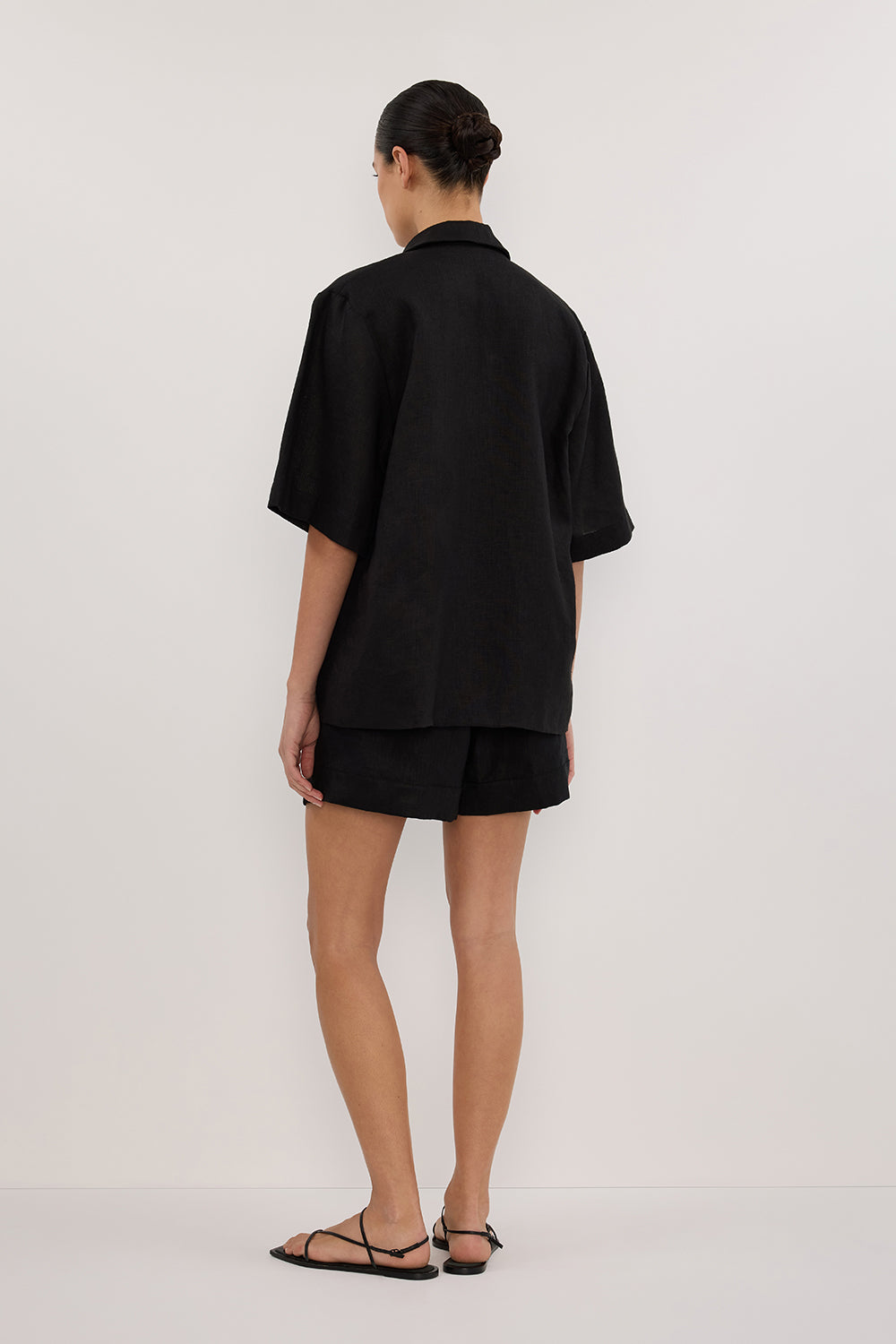 ALONDRA BLACK LINEN SHORT Clothing DISSH Boutiques 