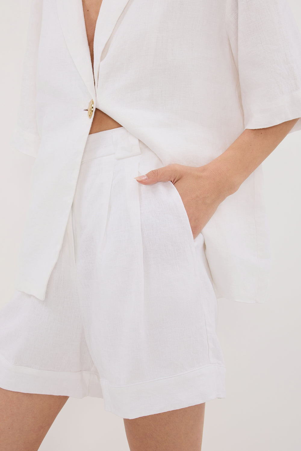 ALONDRA WHITE LINEN SHORT Clothing DISSH Boutiques 