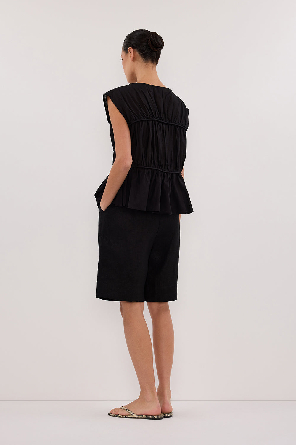 KAYLA BLACK LINEN BERMUDA SHORT Clothing DISSH Boutiques 